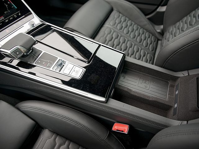 Fahrzeugabbildung Audi RS6 Avant FSI 4.0 TFSI quattro ACC HUD B&O PANO
