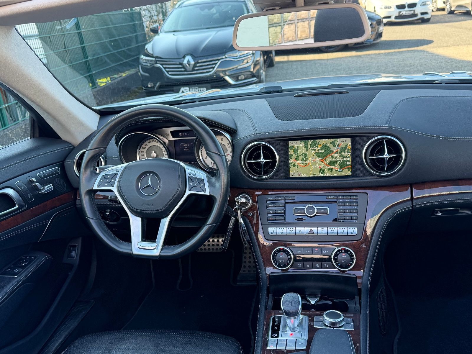 Fahrzeugabbildung Mercedes-Benz SL 350 /AMG/HARMAN-KARDON/MEMORY/T-WINKEL