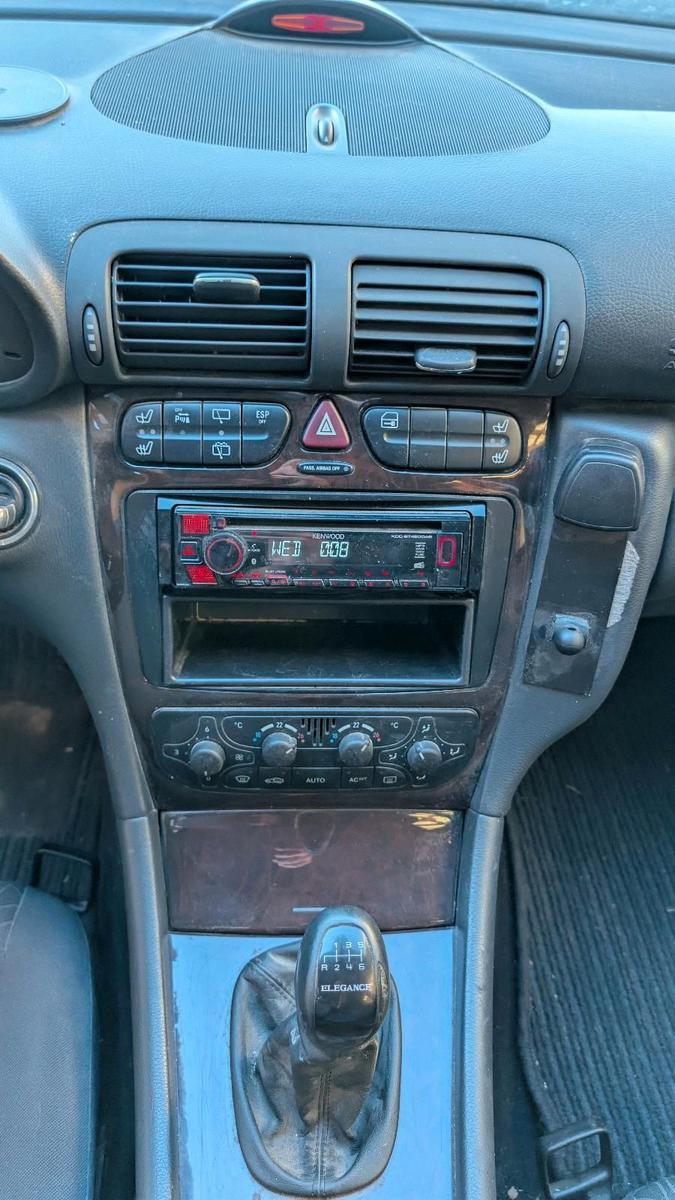 Mercedes-Benz C180 2004 — photo 13