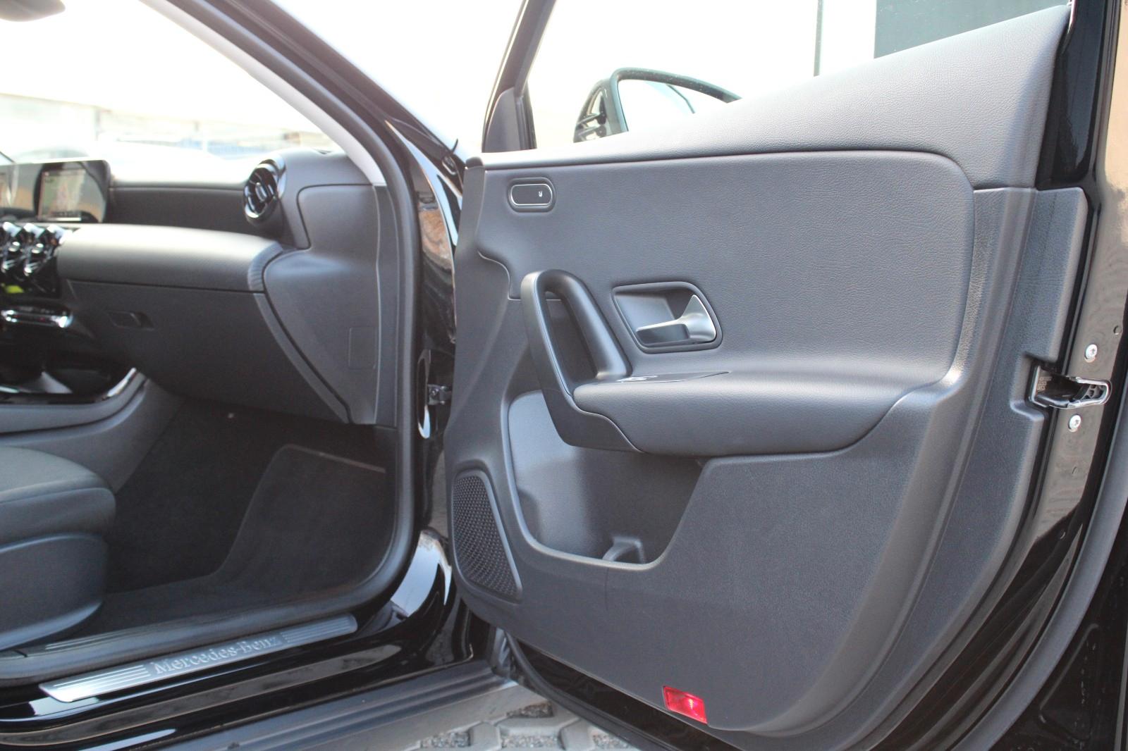 Mercedes-Benz A-Class A 180 d, миниатюра 17