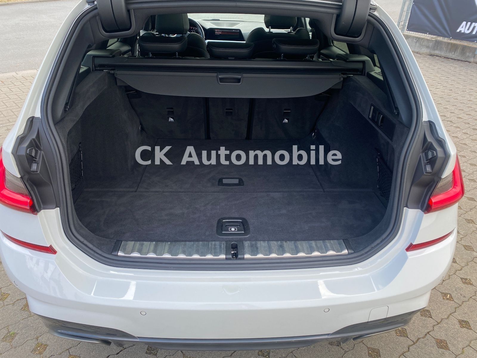 Fahrzeugabbildung BMW M340i Touring xDrive/Navi/HeadUP/Pano/360°