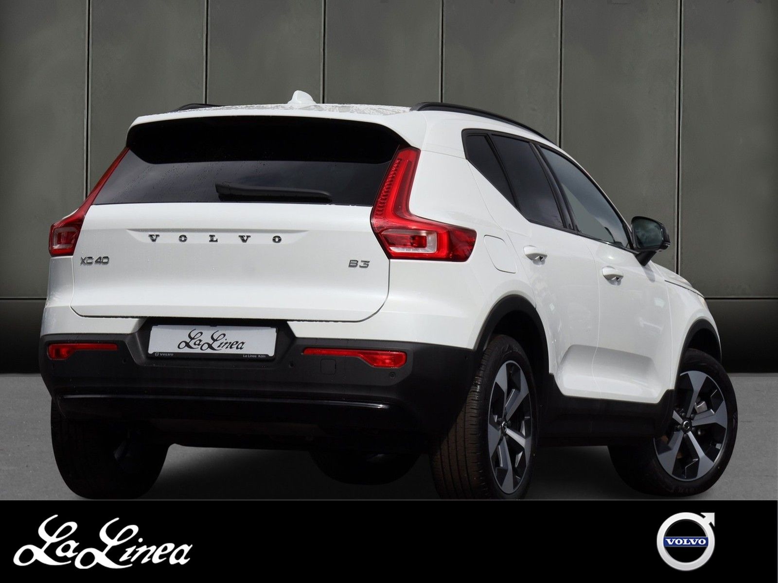 Volvo XC40 B3 Ultra Dark NP:54.900,-//BUSINESS-PK/PANO imagem 2