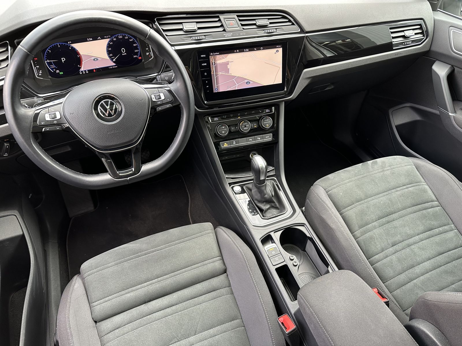 Fahrzeugabbildung Volkswagen Touran 2.0 TDI DSG Highline NAV+LED+AHK+KAM+PANO