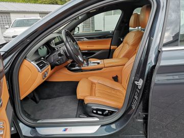 BMW 750 - 11