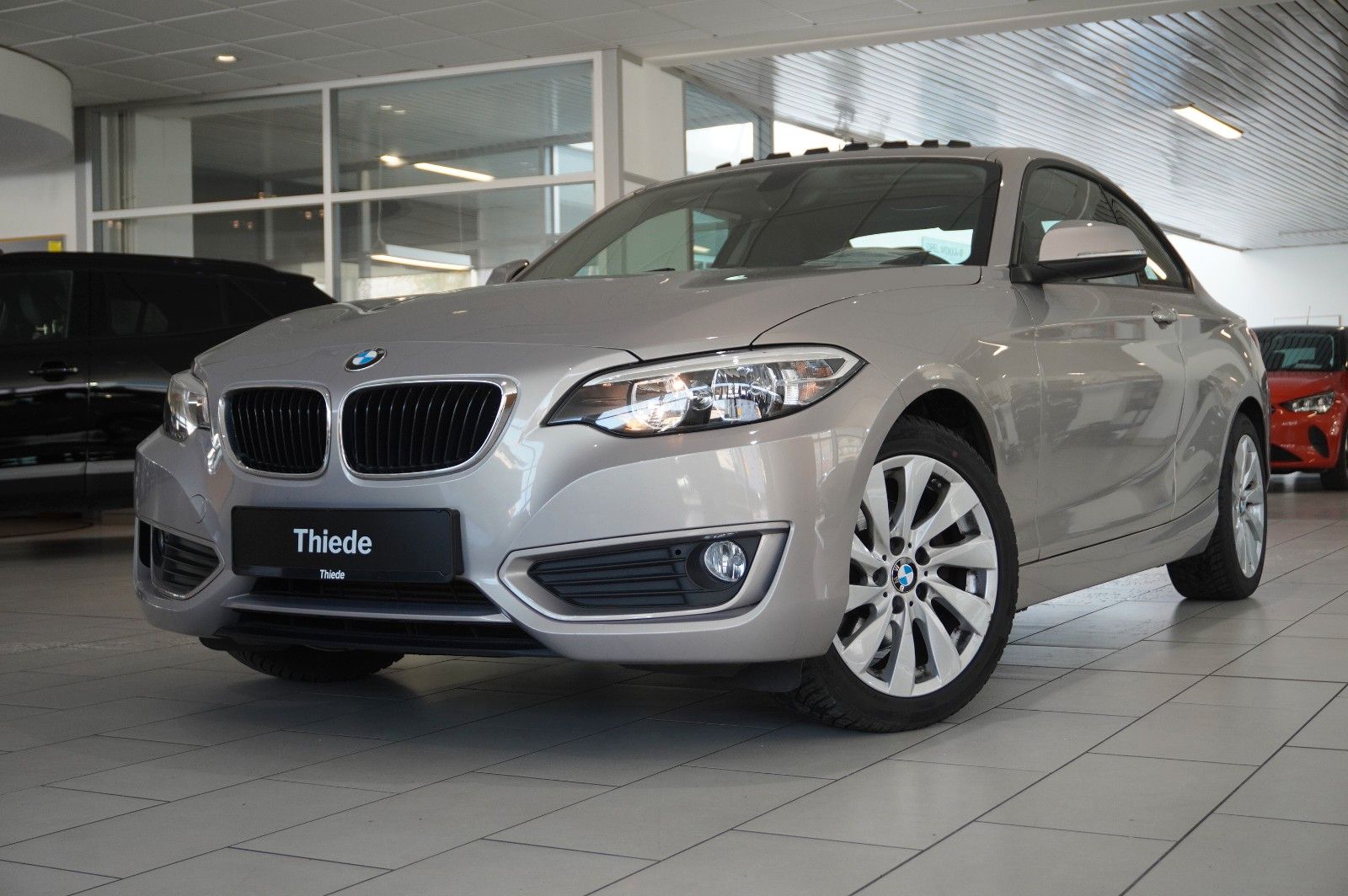 Fahrzeugabbildung BMW 220i COUPE SPORT LEDER/SHZ/PDC/USB/SCHIEBEDACH