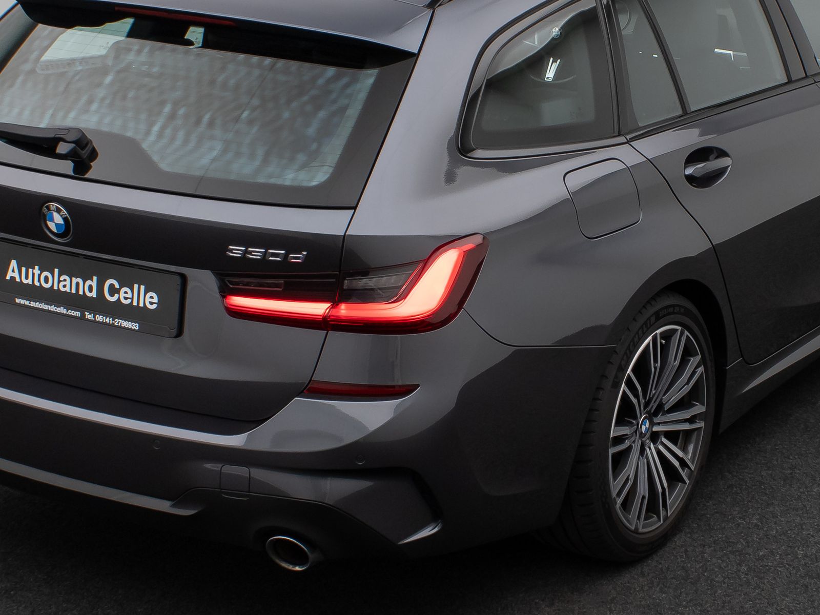 Fahrzeugabbildung BMW 330d M Sport HiFi Lenkradheiz AHK Komfort 18Zoll