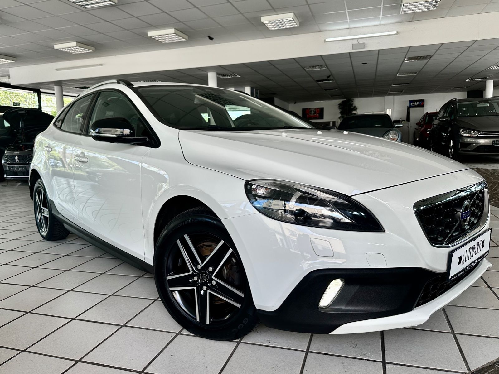 VOLVO V40 CC