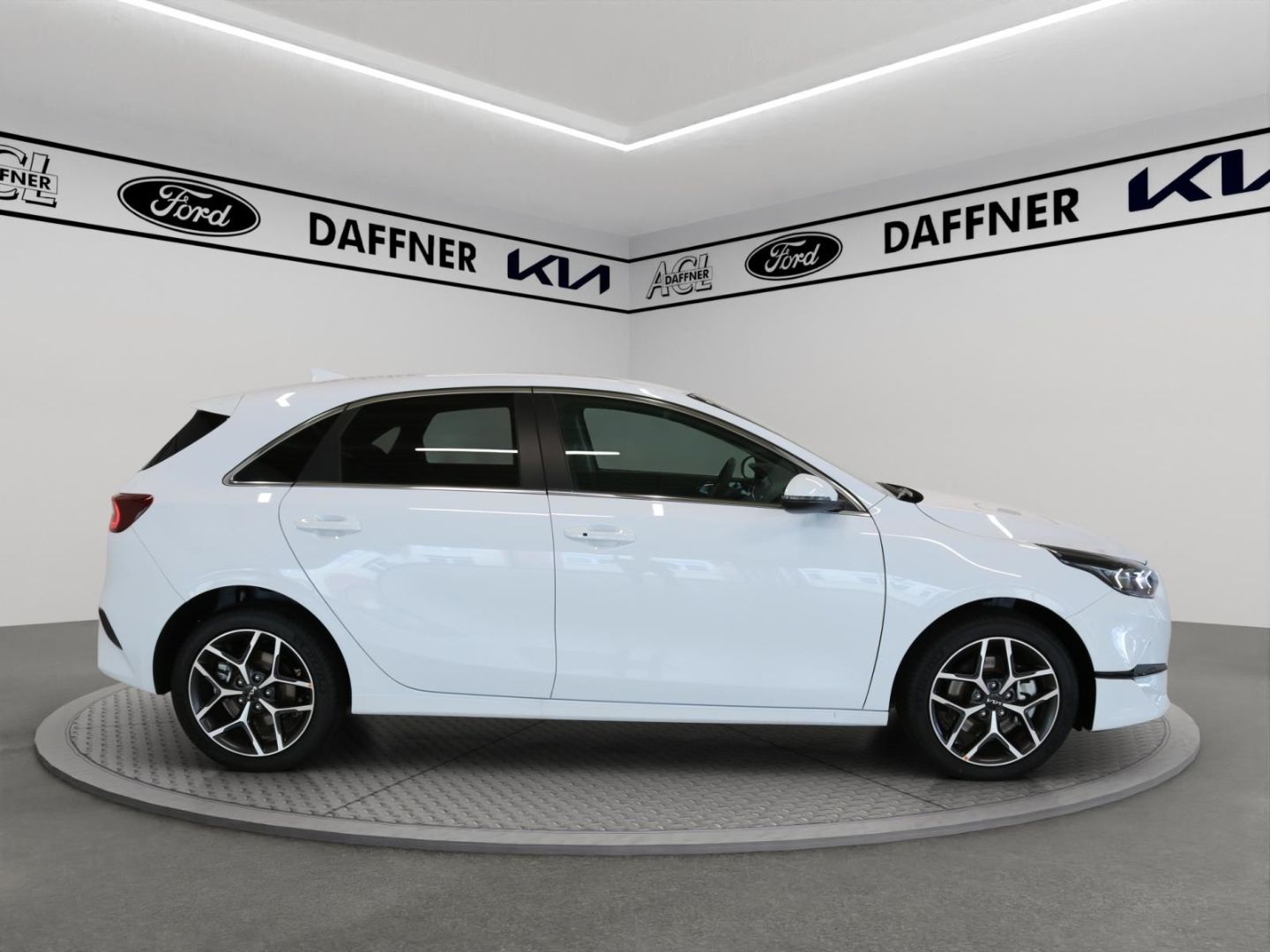 Fahrzeugabbildung Kia Ceed Ultimate Kamera Navi Style-Paket SHZ LED