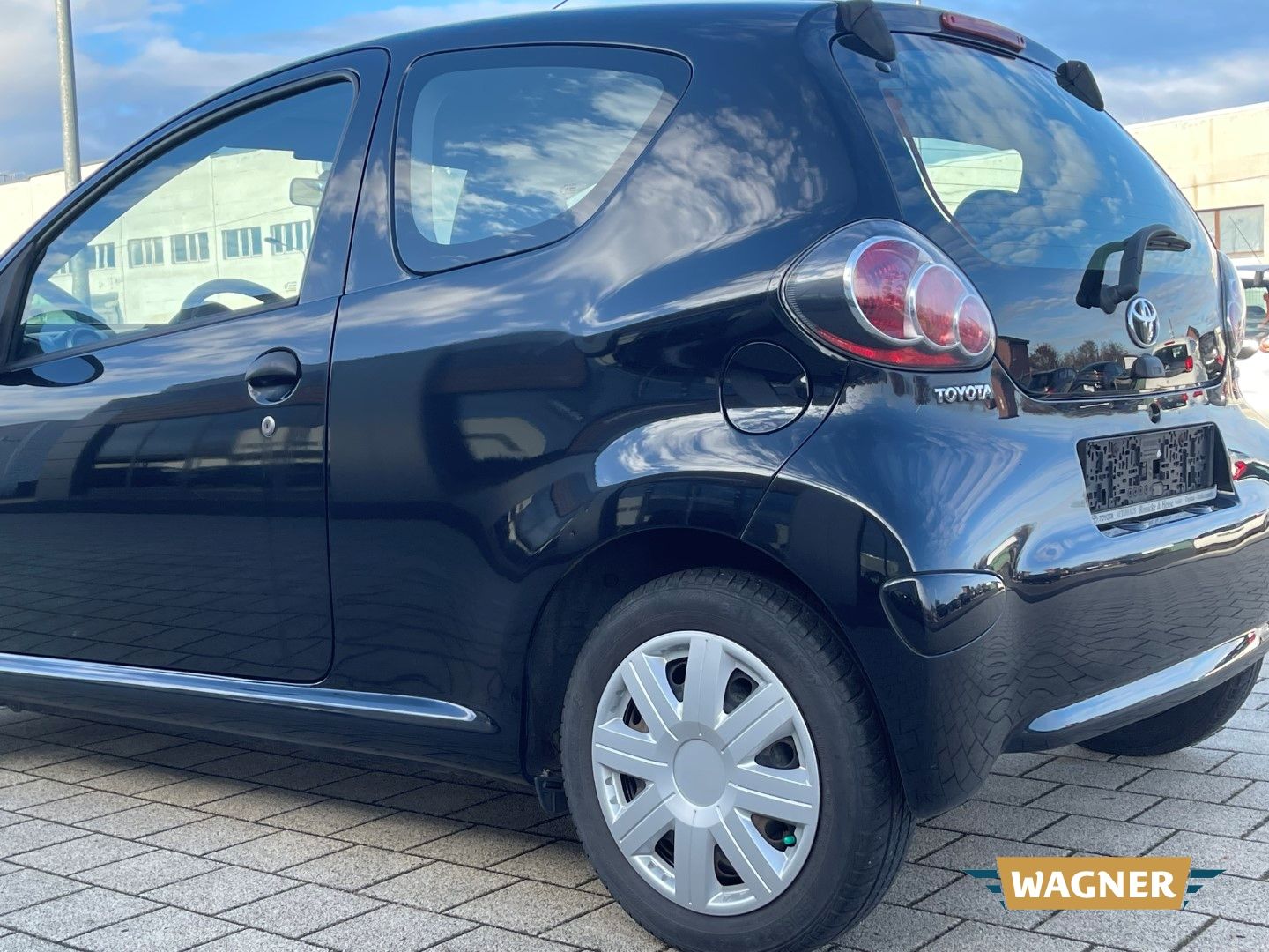 Fahrzeugabbildung Toyota Aygo Basis Servolenkung Radio TÜV 05/2026