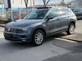 Volkswagen Tiguan Allspace 2.0 TDISCR DSG 7-Sitzer Panorama - Volkswagen Tiguan Allspace aus 2020
