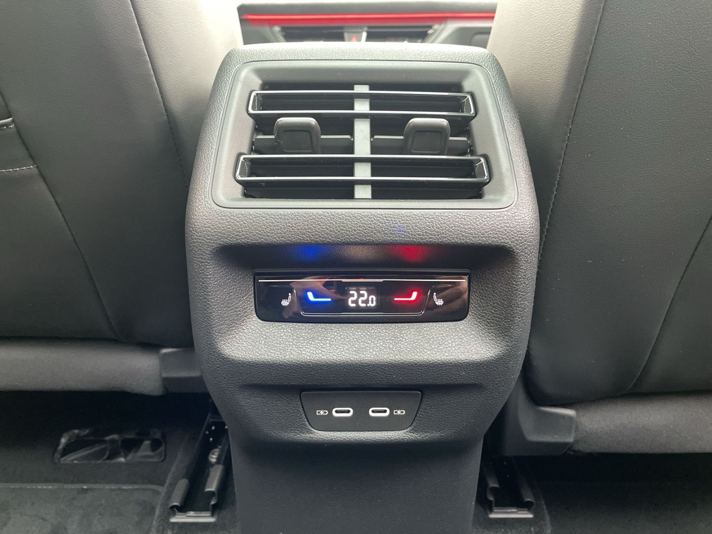 Tayron 2.0 TDI 4Motion R-Line Standhzg/AHK/Pano