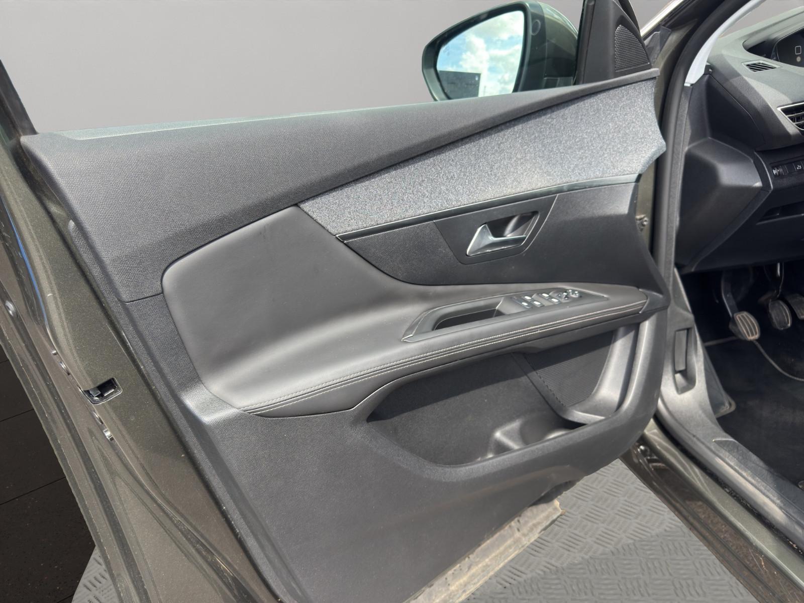 Peugeot 3008 2.0 HDi Allure PANO/NAV/SHZ/360/ASSISTENZ