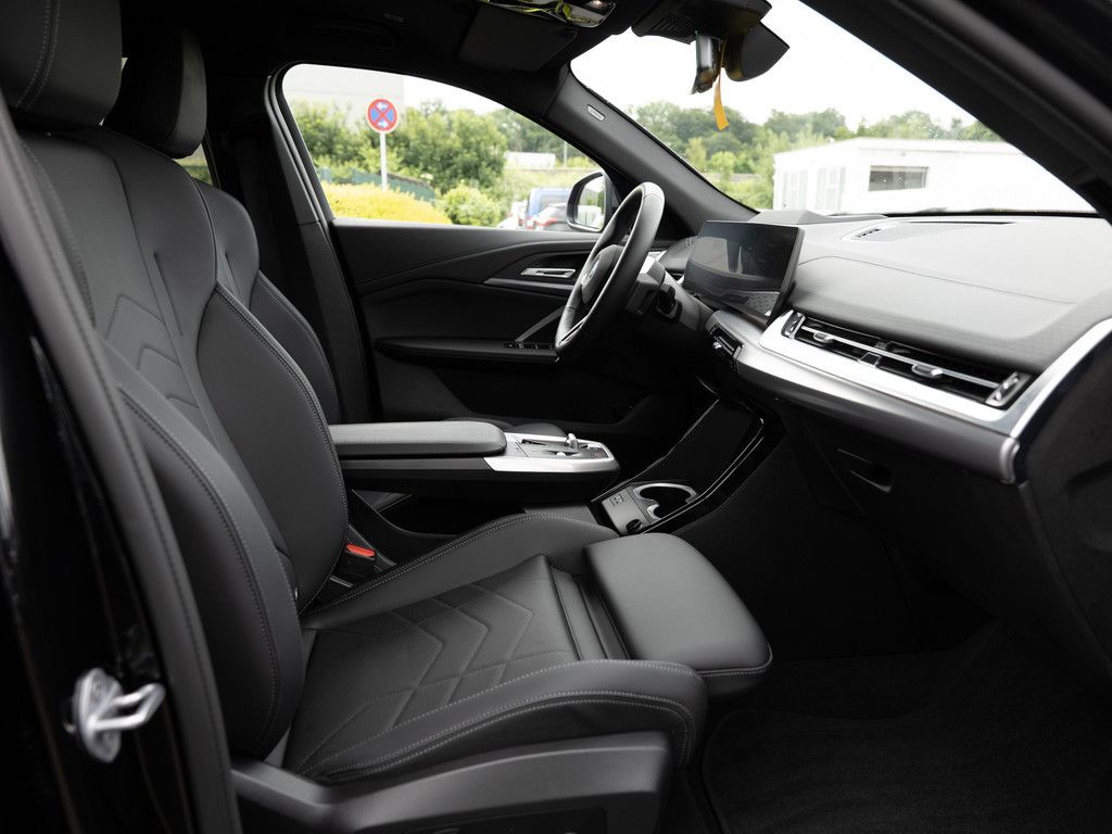 BMW iX2 - Bild 8