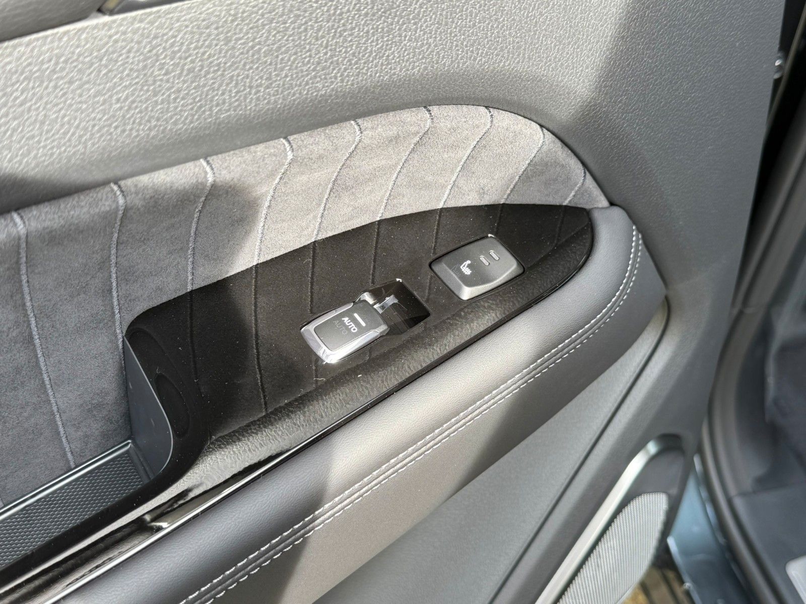 Fahrzeugabbildung KGM REXTON+LUX+360*KAMERA+LEDER+20ZOLL+ALLRAD+MEMORY