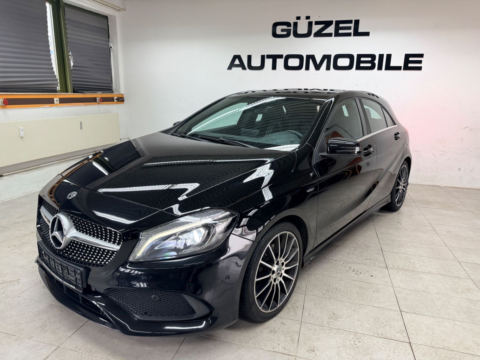 MERCEDES-BENZ A 200 AMG LINE/AUT/PDC/SHZ/LED/LEDER/NAVI