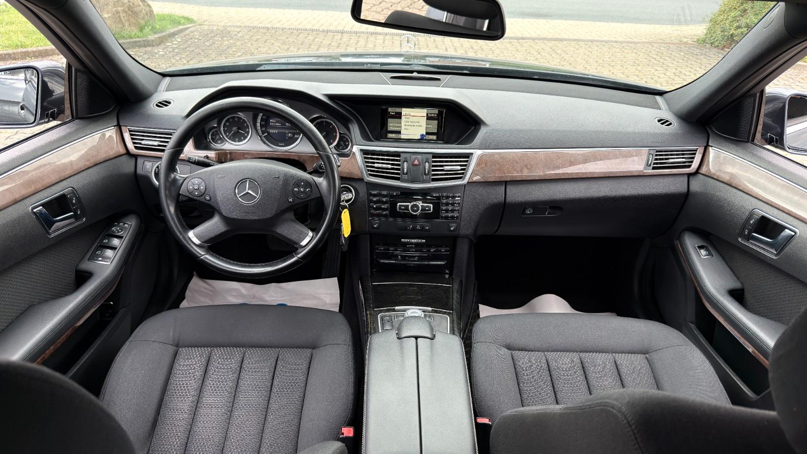 Mercedes-Benz E 220 Elegance *Automatik*AMG-Paket*Xenon*