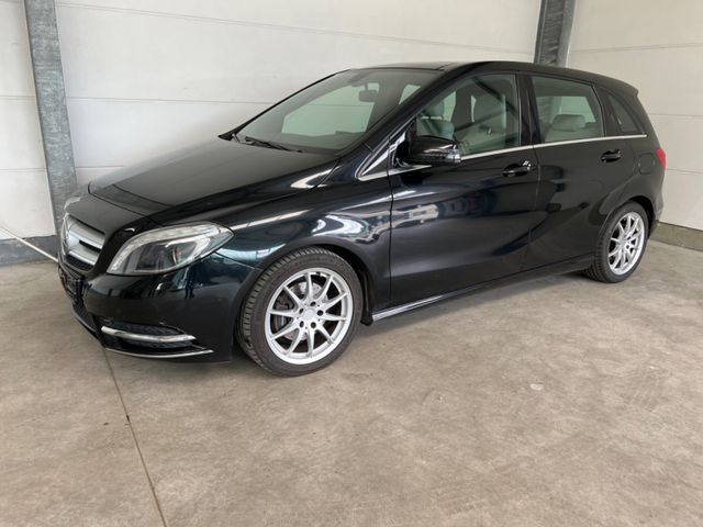 Mercedes-Benz B 200 CDI +Leder+PDC+BiXenon+Pano+Navi+AHK