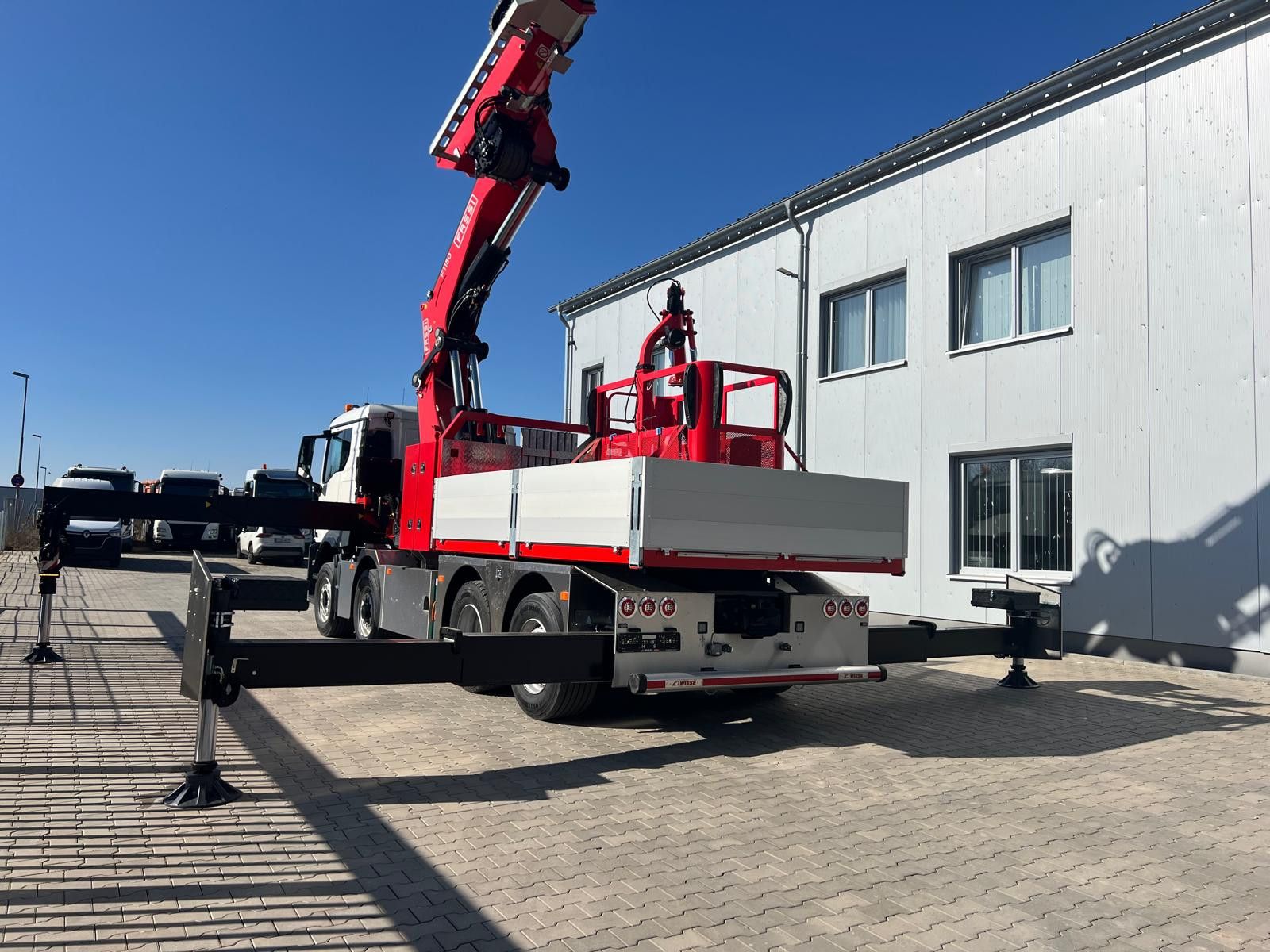 Fahrzeugabbildung MAN MAN 8x4 Hydro mit F1150 inkl Jib und Winde Korb