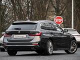 BMW 330i xDrive LUXURY LINE+PANO+HIFI+ACC+AHK+SHZ+SP - graue BMW 330