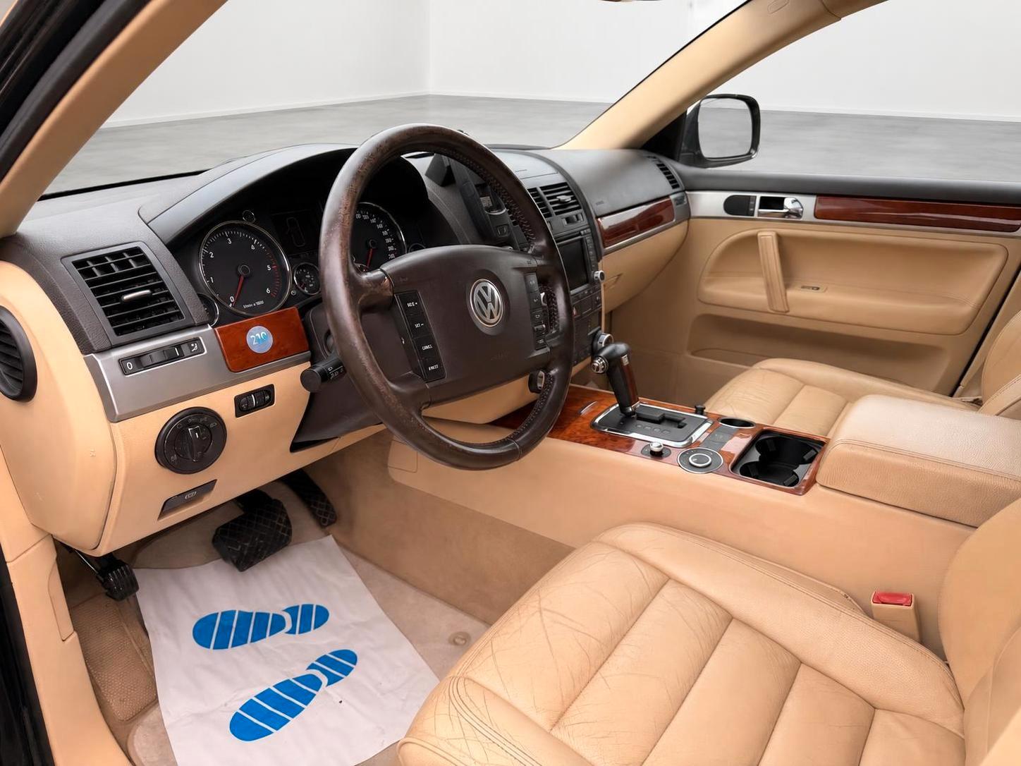 Volkswagen Touareg 2004 — photo 7