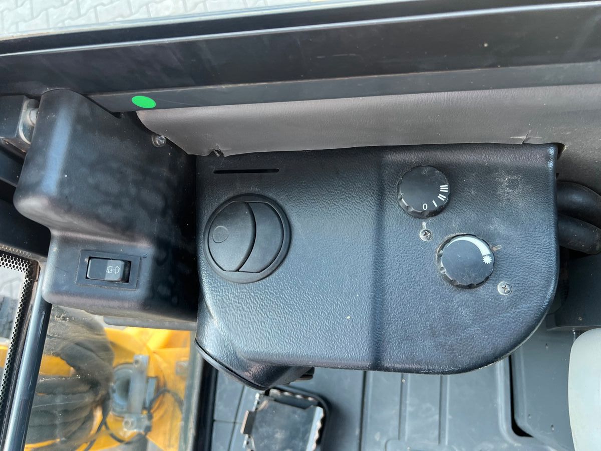 Fahrzeugabbildung Komatsu PC26MR / 2.032h / Tieflöffel 600mm/ MS03