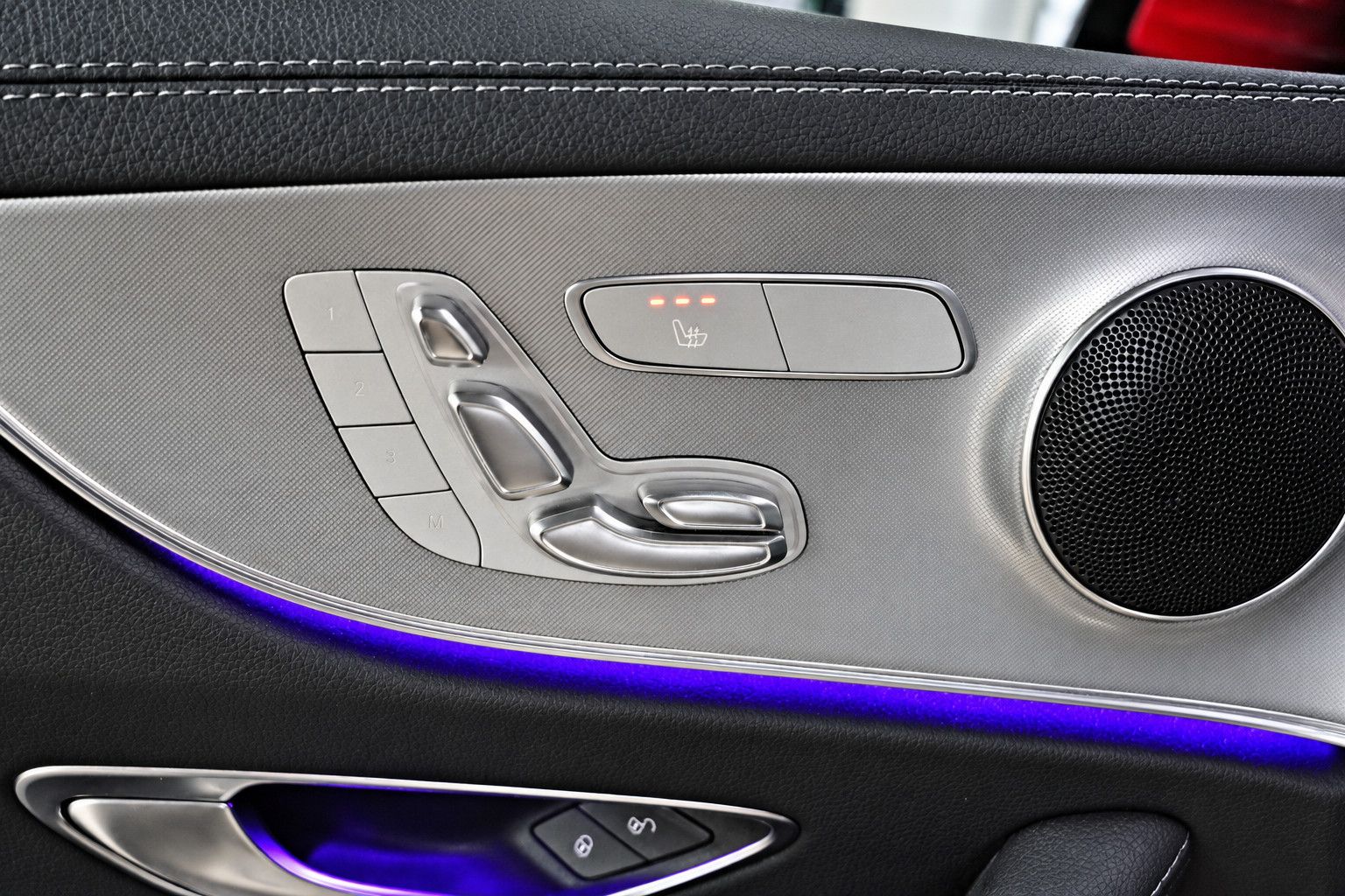 Fahrzeugabbildung Mercedes-Benz E E 300 Coupe *AMG-Line*Ambiente*360°KAM*Memory