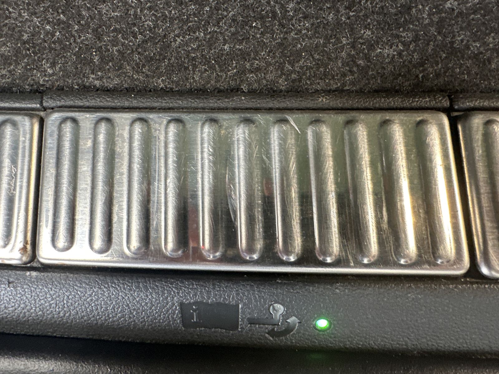 Fahrzeugabbildung SKODA Superb Combi Premium NAV+LED+PANO+360°+AHK+DCC