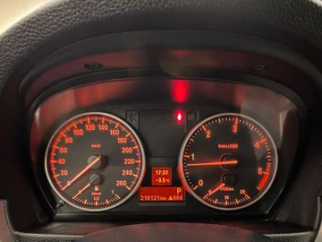 BMW 318 d Touring *Klima*SHZ*TÜV*Navi*PDC*AHK*