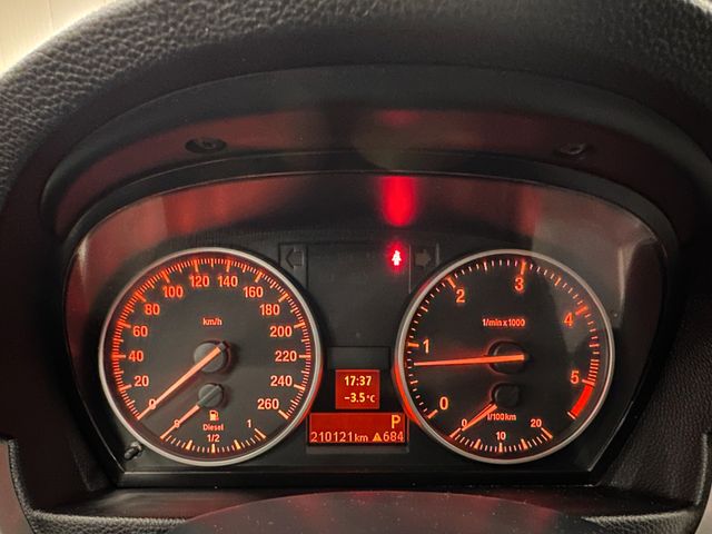 BMW 318 d Touring *Klima*SHZ*TÜV*Navi*PDC*AHK*