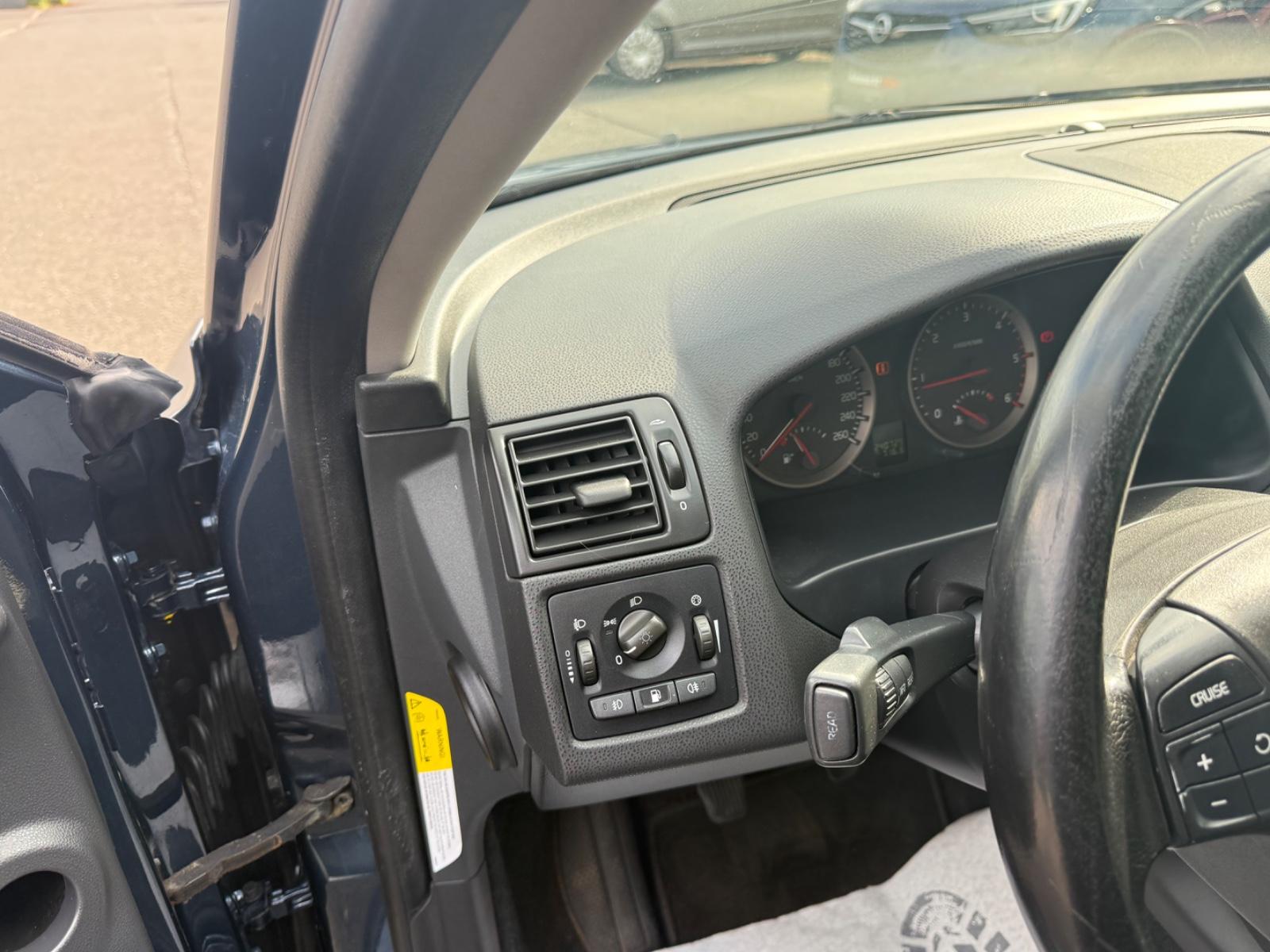 Volvo V50 2005 — photo 11