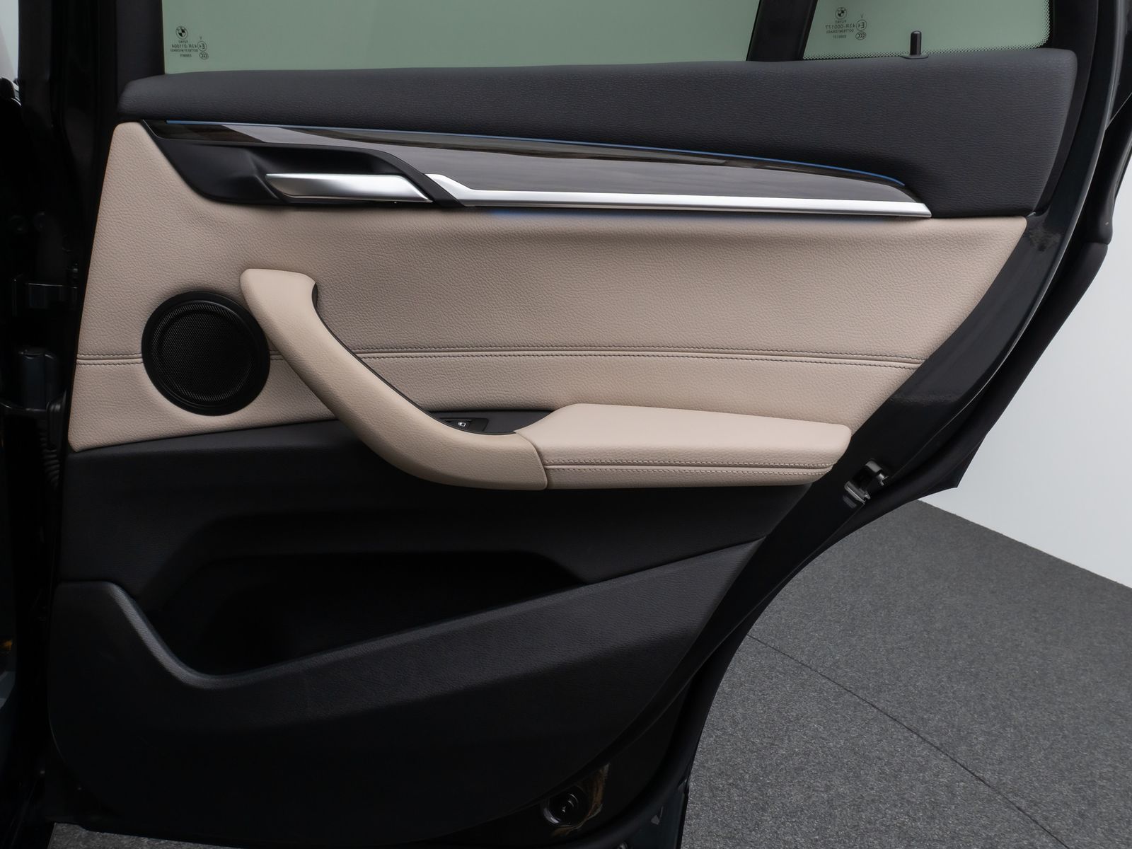 Fahrzeugabbildung BMW X1 xD25e MSport Panorama Kamera HUD DAB HiFi AHK