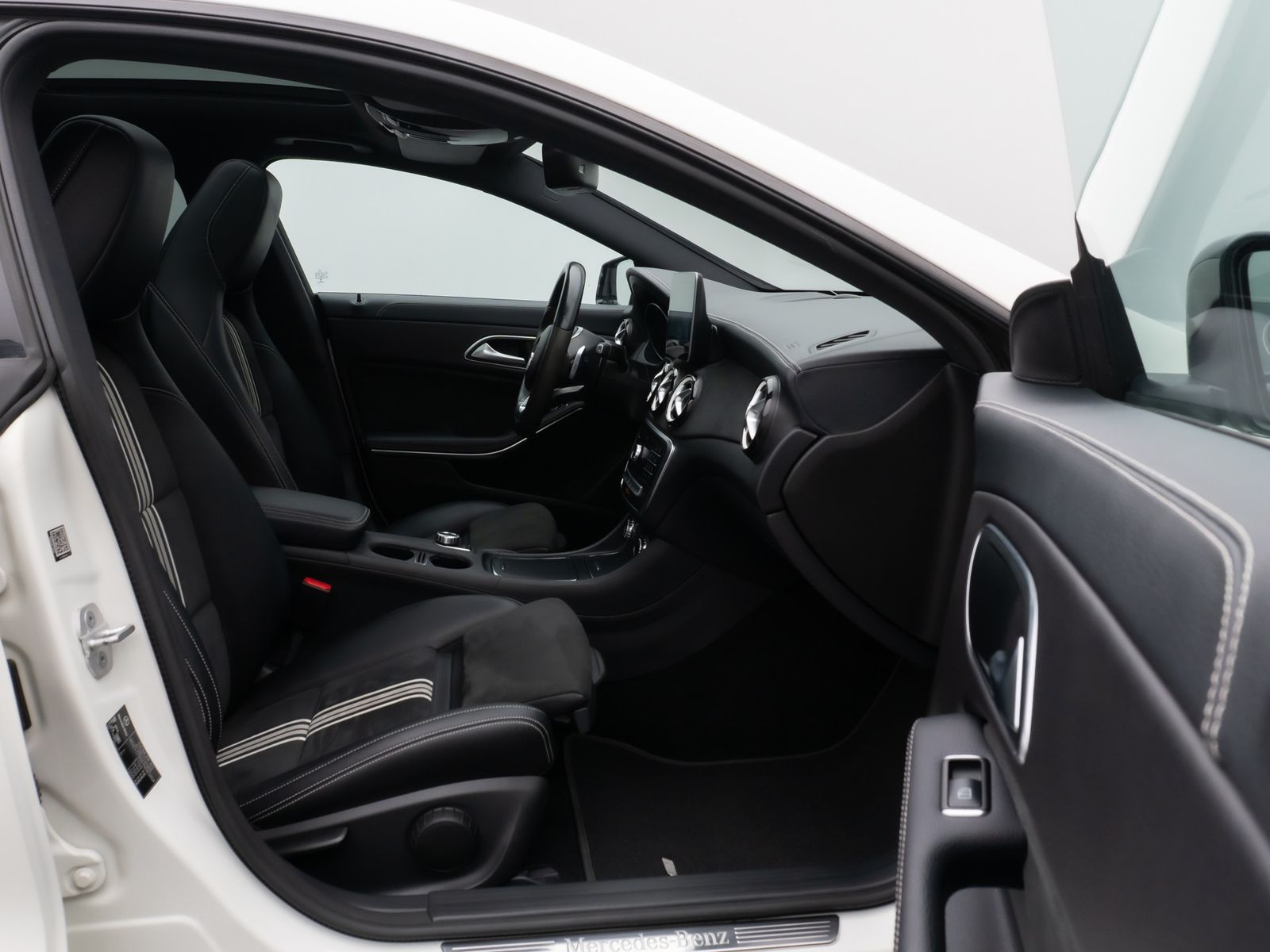 Fahrzeugabbildung Mercedes-Benz CLA 220 Shooting Brake /d 4Matic AMG Pano Standh