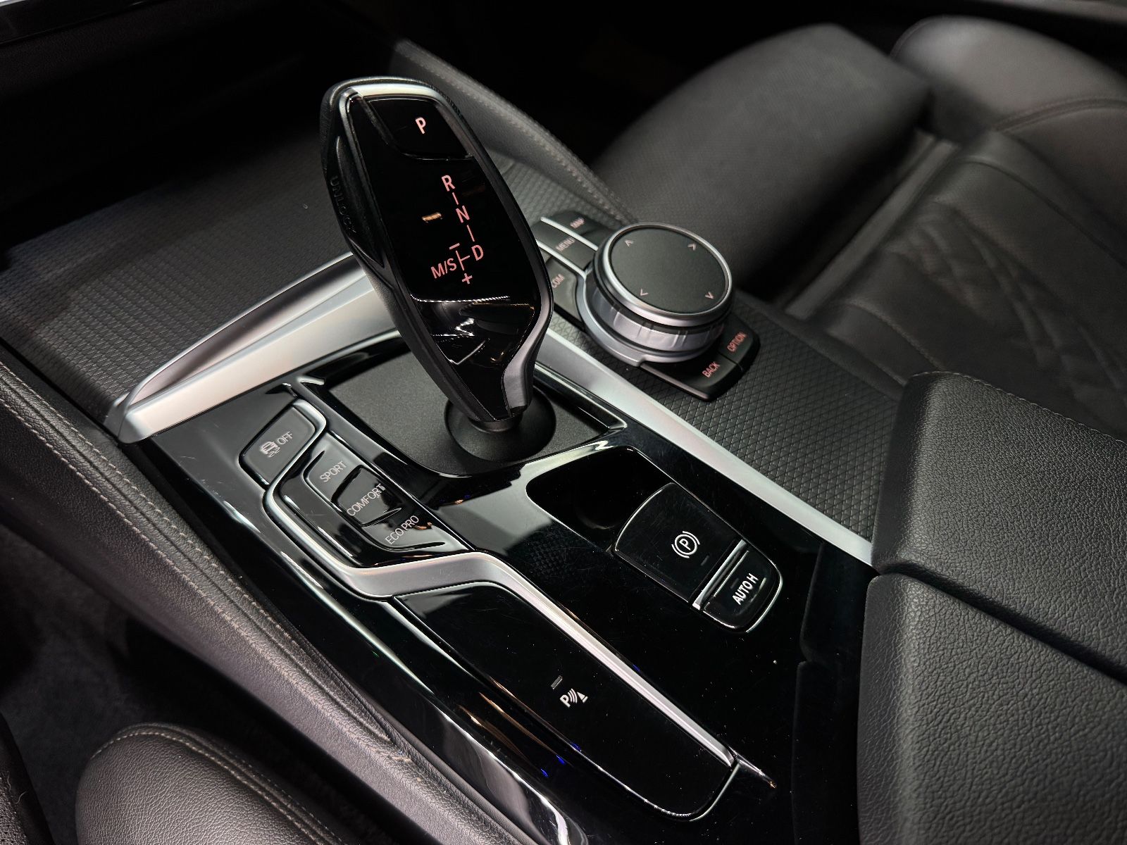 Fahrzeugabbildung BMW 520d xDrive M Sport|HEAD-UP|ACC|LASER|