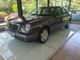 Mercedes-Benz E230 Classic Limo, PDC V+H, ... - aus 1997: Mercedes