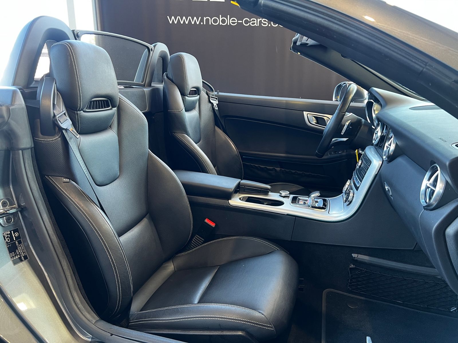 Fahrzeugabbildung Mercedes-Benz SLC 300 Memory AIRSCARF AHK LED