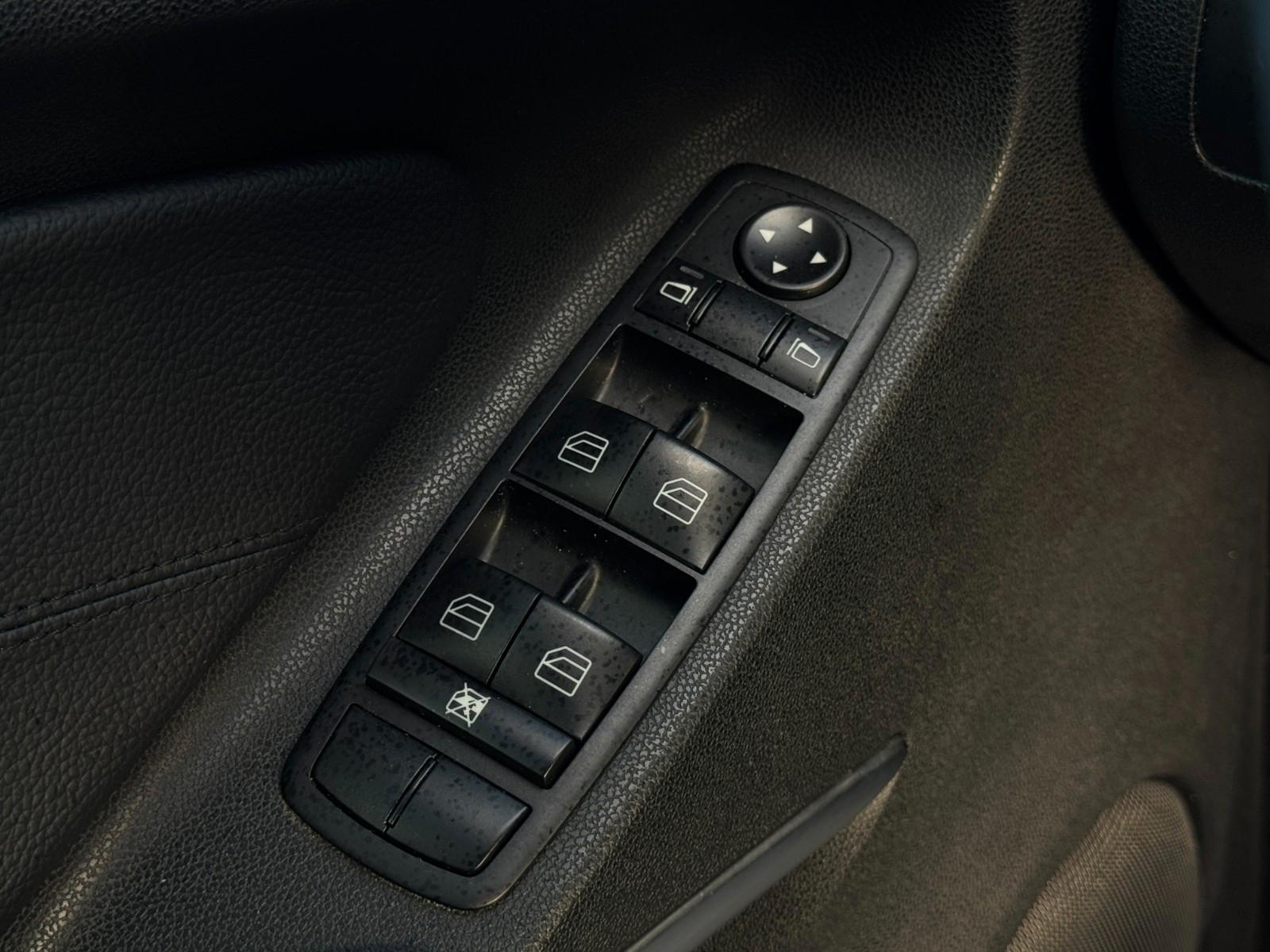 Mercedes-Benz ML300 2009 — photo 29