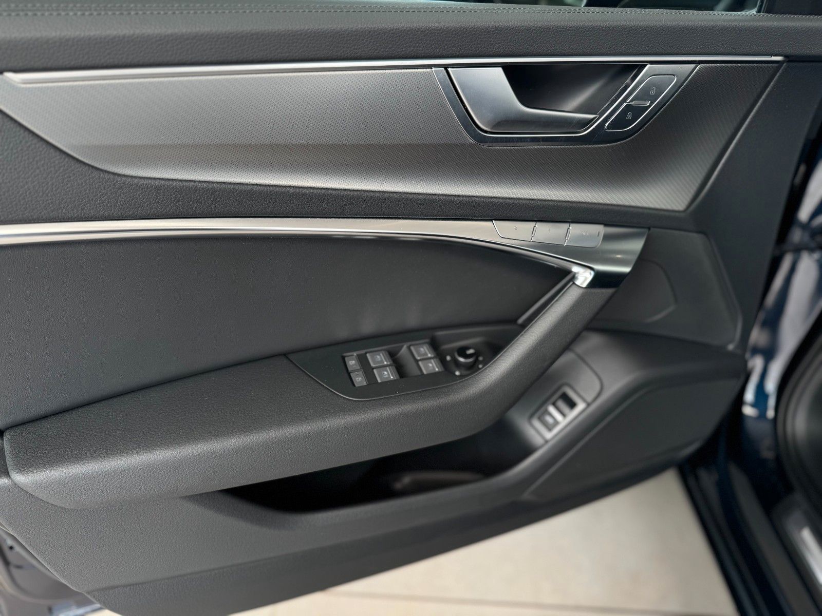 Fahrzeugabbildung Audi A6 Avant 45 TFSI design Business+Assistenz-Paket