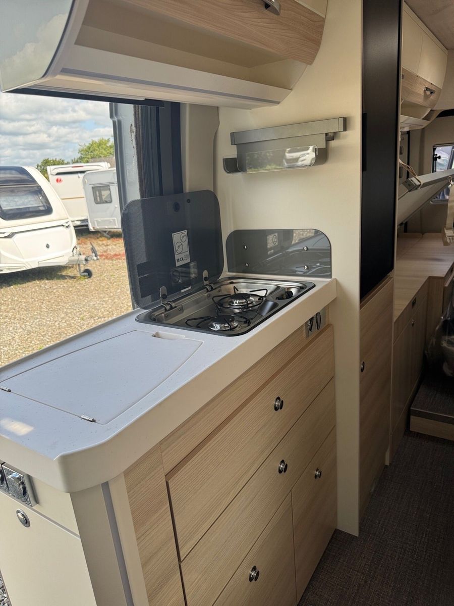 Fahrzeugabbildung Eura Mobil Van V 635 EB Klimaauto., Solar, Fahrassistenzpak