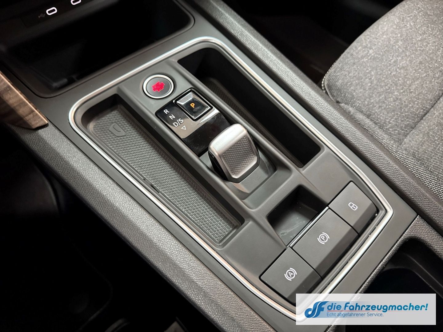 Fahrzeugabbildung SEAT Leon Sportstourer Xcellence e-HYBRID Navi Digita