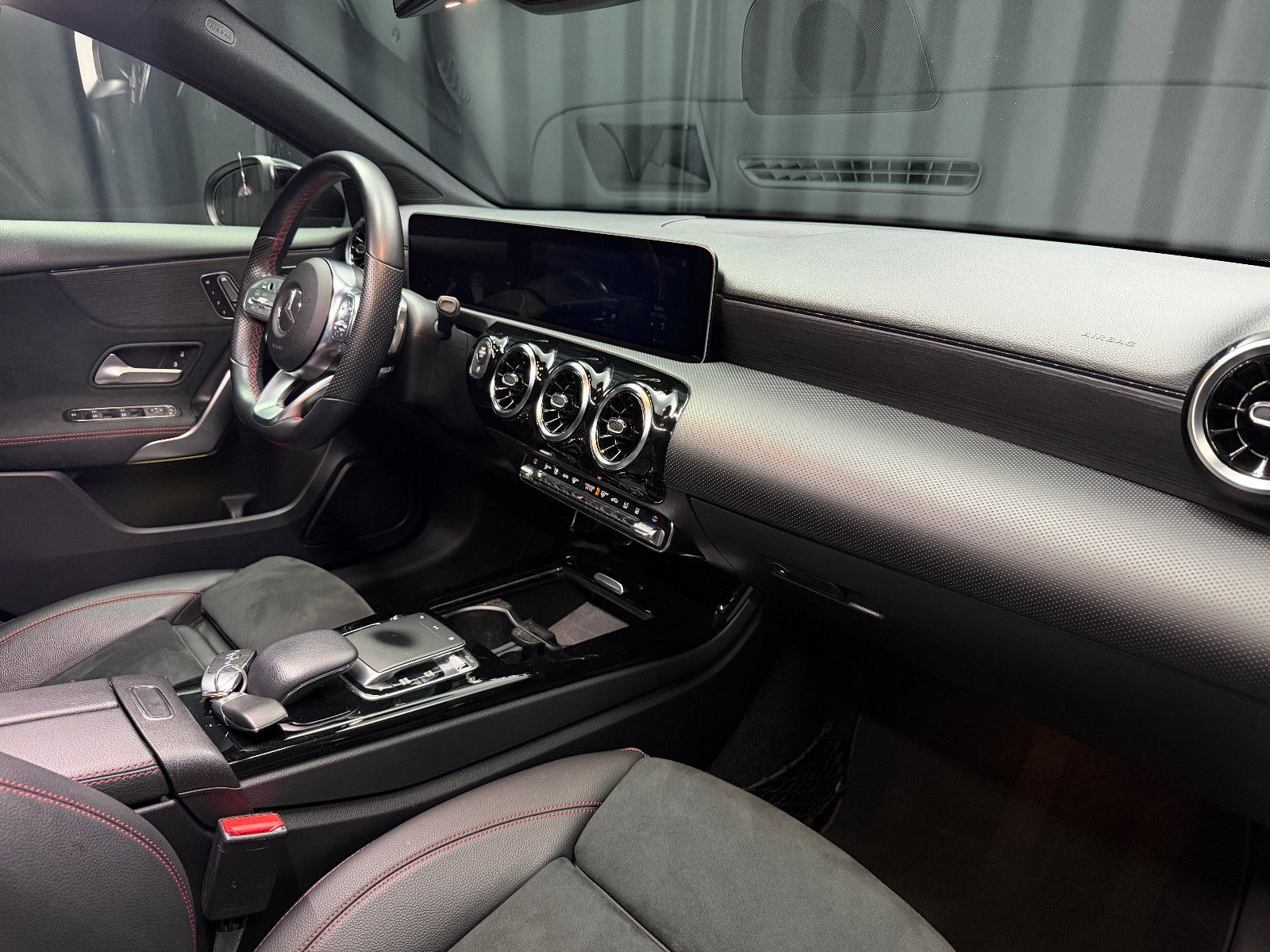 Fahrzeugabbildung Mercedes-Benz A 250 4Matic|AMG-LINE|360°|STDHZG