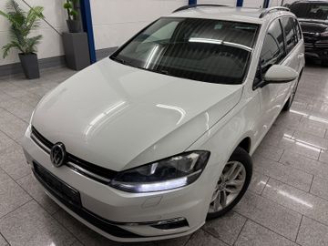 Volkswagen Golf - 1