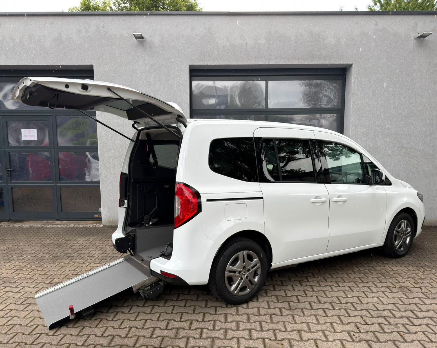 Mercedes-Benz T-160 Behindertengerecht Rollstuhlrampe