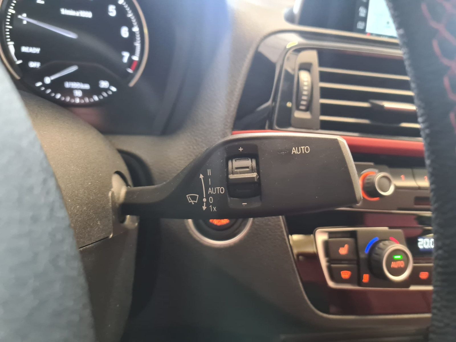 Fahrzeugabbildung BMW 220i Coupe Sport Line / NAVI / PDC / 1. Hand