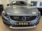 Volvo V60 Cross Country Momentum - Volvo: C60