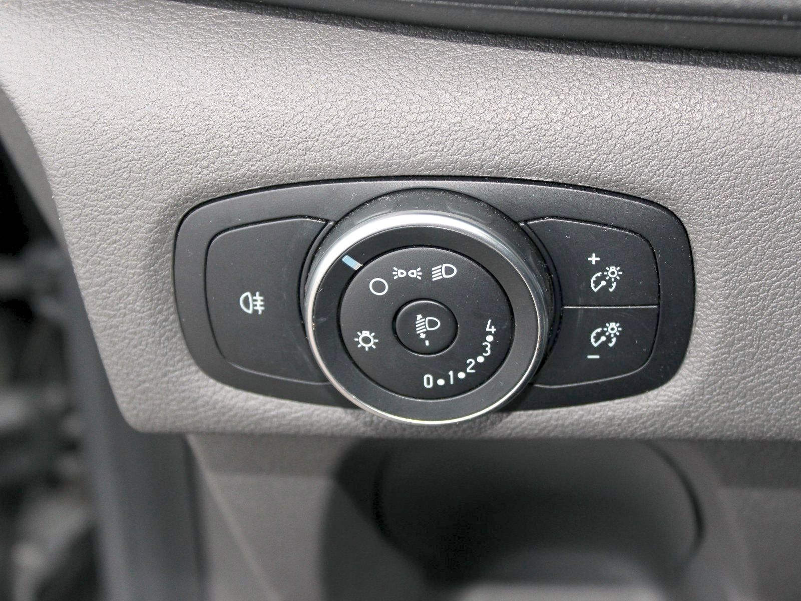 Fahrzeugabbildung Ford Transit Custom 320 L1 2,0 TDCi