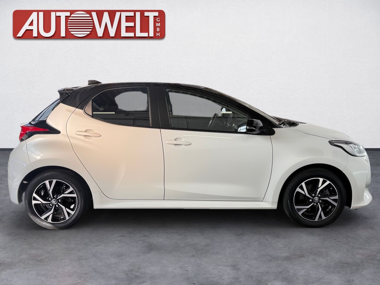 Fahrzeugabbildung Toyota Yaris & 1.5 Black & White Black&White Kam,Sitzhz