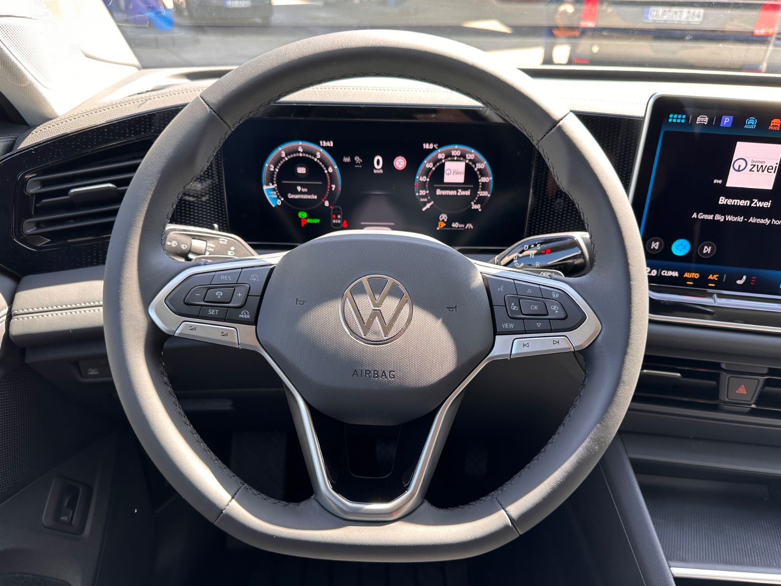 Fahrzeugabbildung Volkswagen Tiguan 1.5 eTSI Life DSG AHK/ACC/APP/LED+/360°