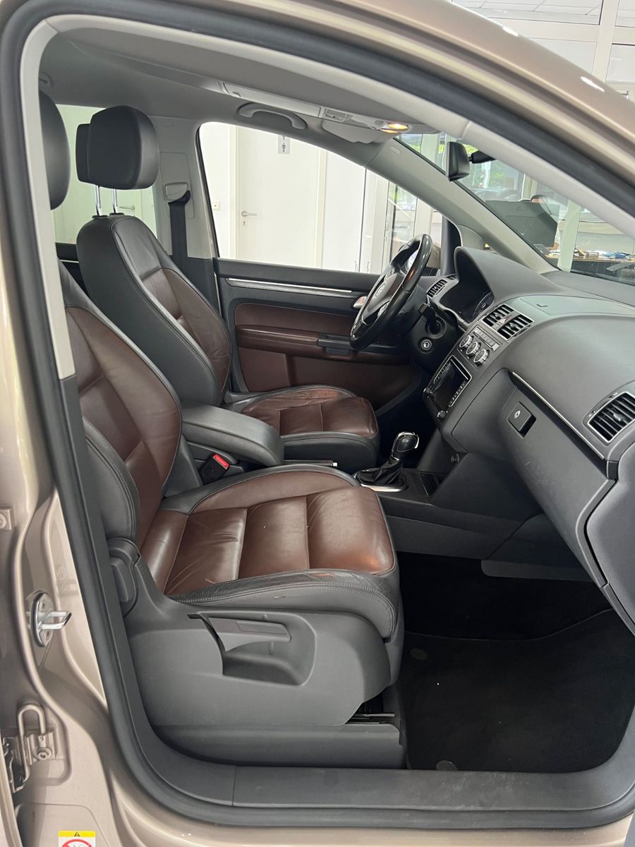 Fahrzeugabbildung Volkswagen Touran Highline 2.0 TDI DSG *BI-Colour *