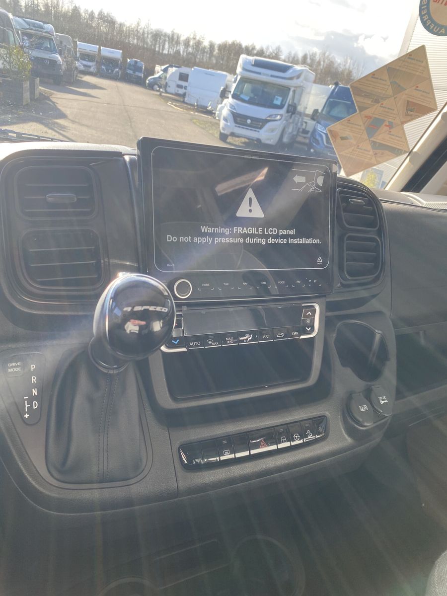 Fahrzeugabbildung Eura Mobil Integra I 760 EF Luminary Plus Paket