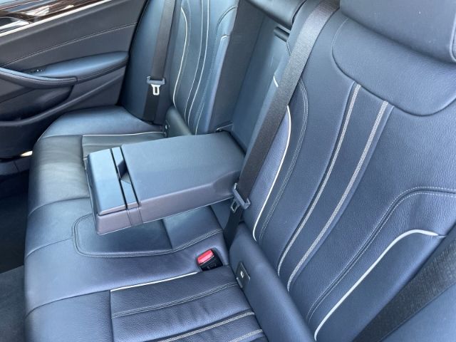Fahrzeugabbildung BMW 530 i Mild-Hybrid Luxury Line Autom. Panoramadac